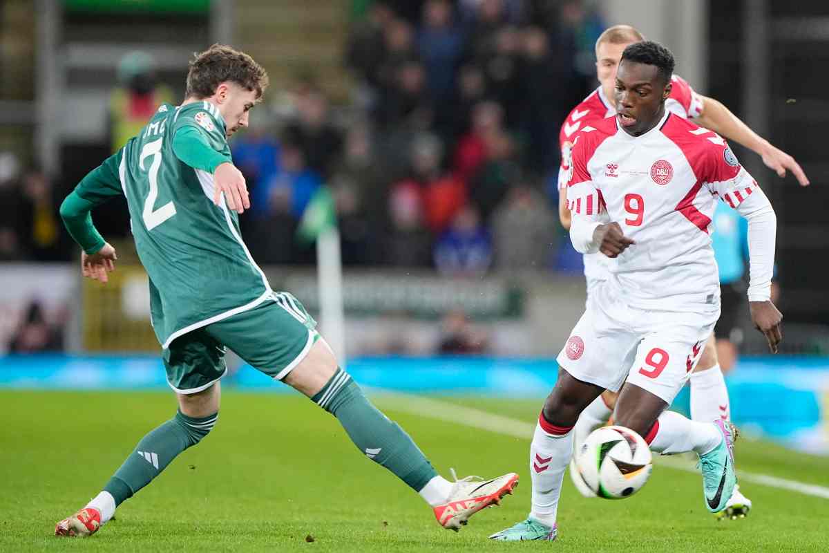 Trai Hume con la maglia della nazionale