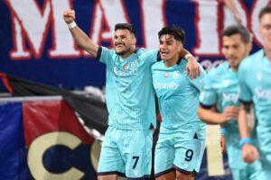 Orsolini esulta con Castro dopo il gol del Bologna