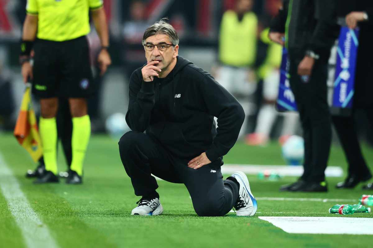 Ivan Juric inginocchiato a terra