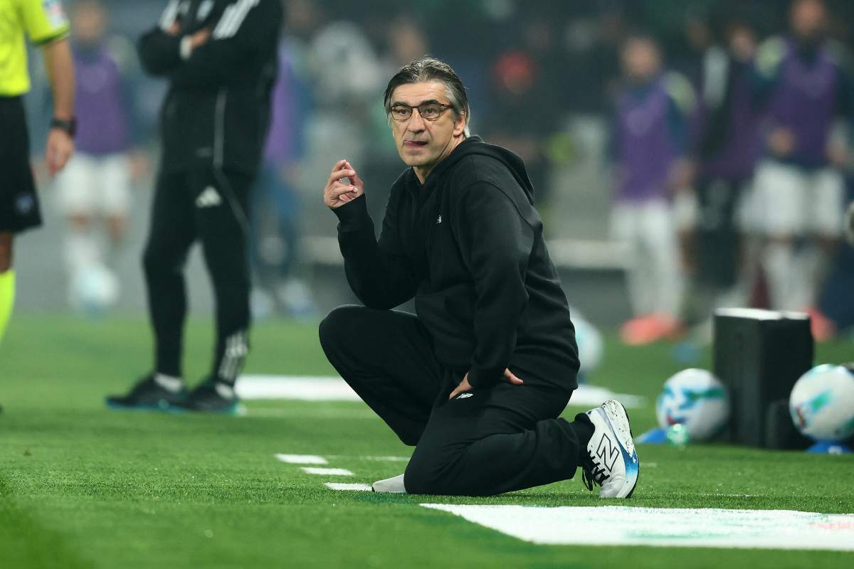 Ivan Juric inginocchiato a terra