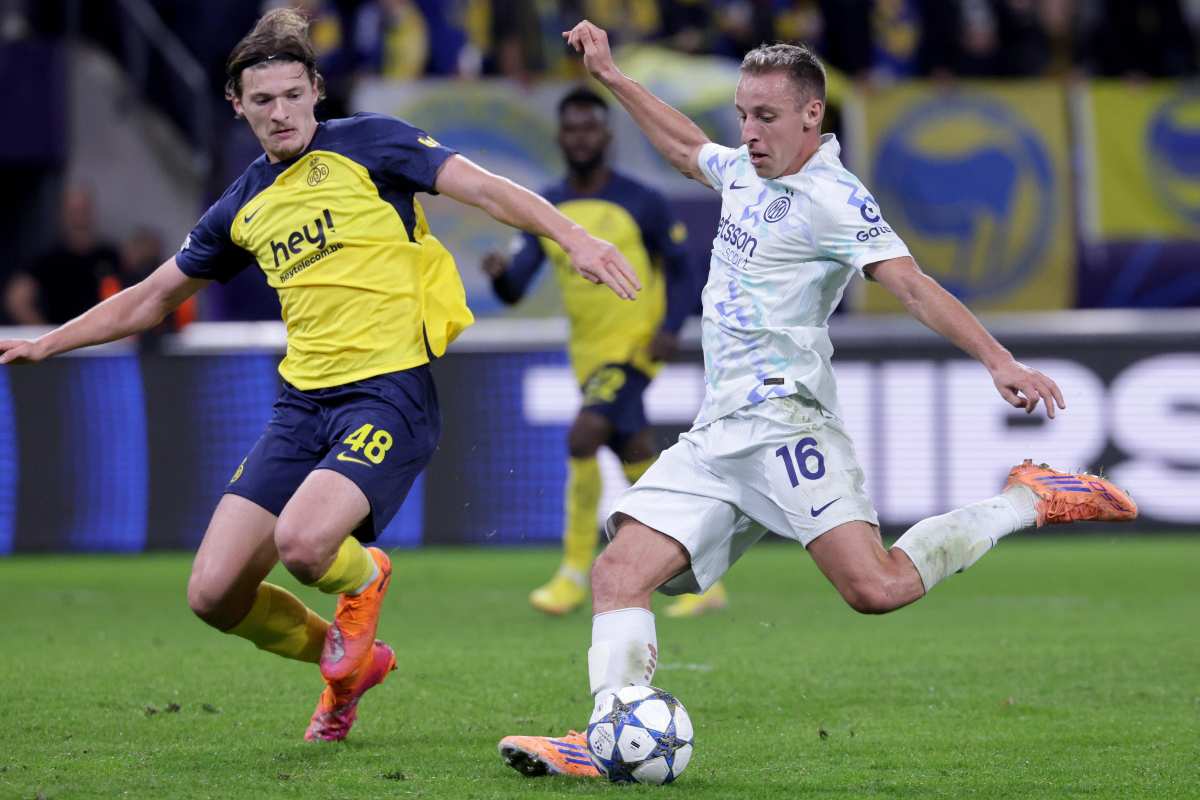 Davide Frattesi in campo con l'Inter