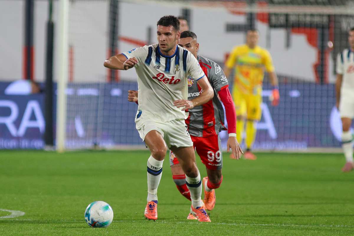 Djimsiti con la maglia dell'Atalanta