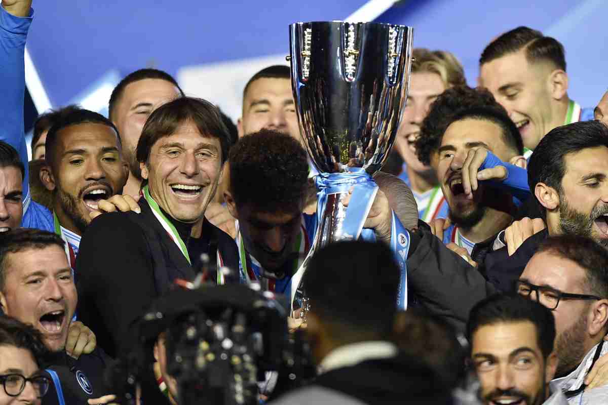 Il Napoli esulta per la vittoria in Supercoppa