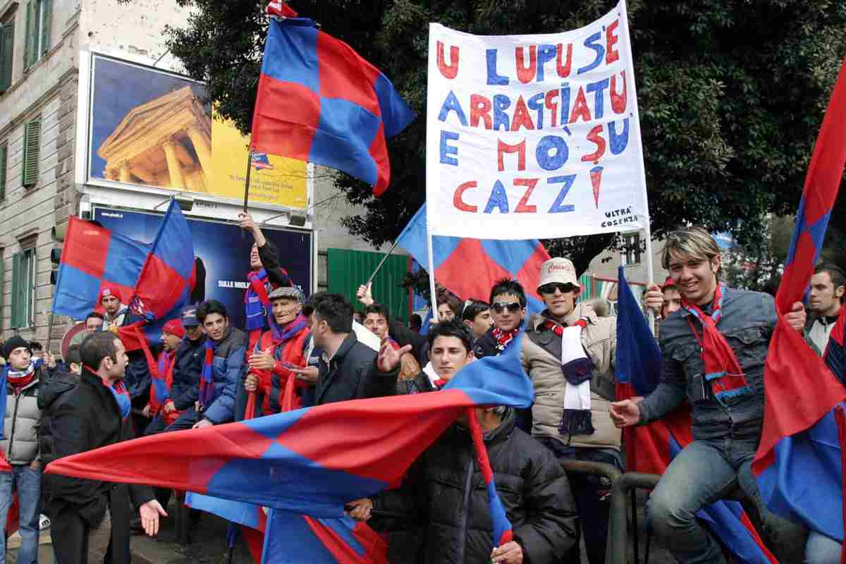 I tifosi del Cosenza per strada