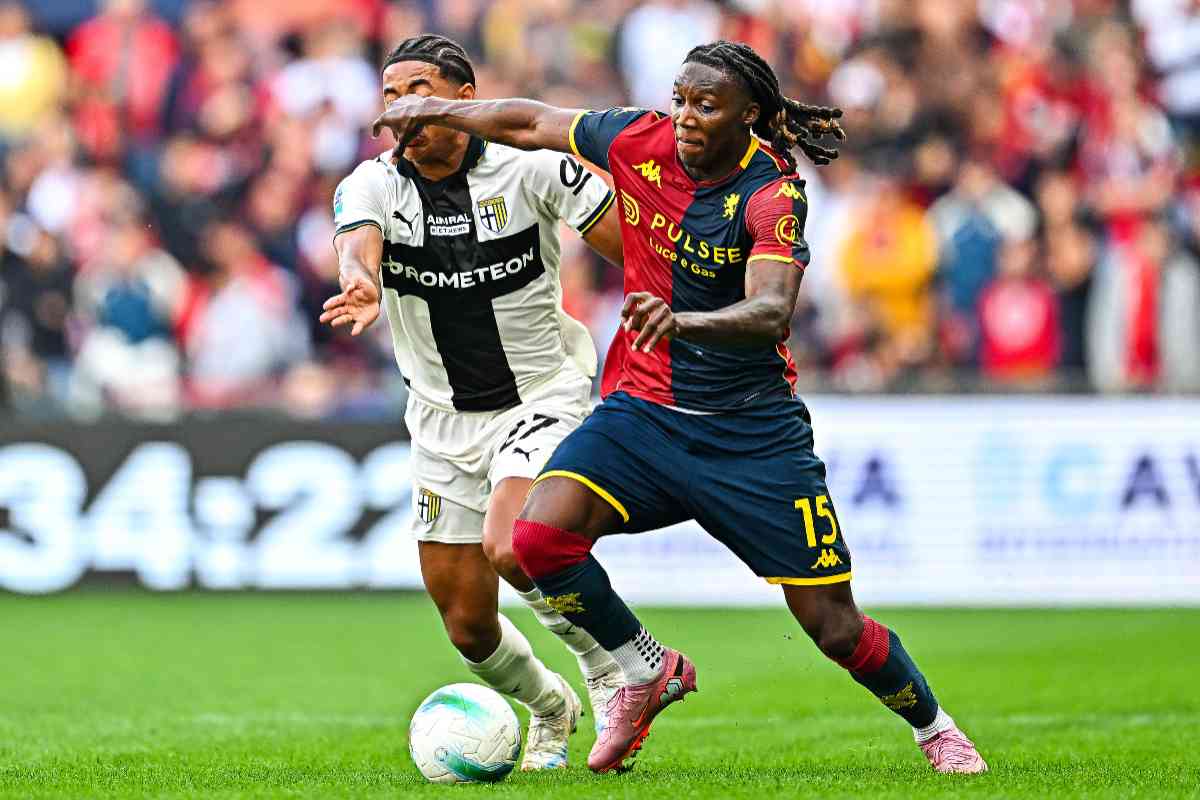 Norton Cuffy contrastato da un avversario